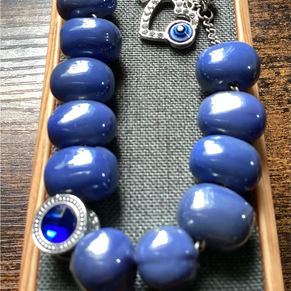 Bracelets - Picture 5 of 10
